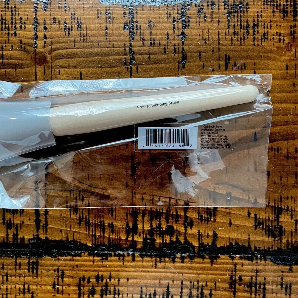 BOBBI BROWN Summer Glow Precise Blending Highlight Brush Highlighting/Contouring